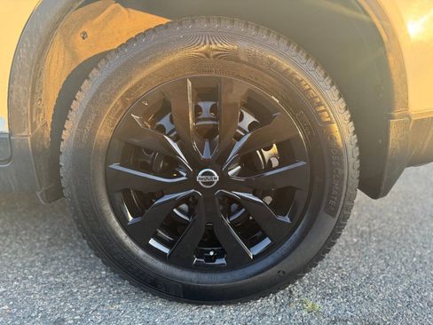 Used 2017 Nissan Rogue S AWD/4WD image 18