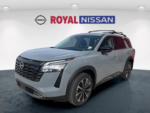 New 2026 Nissan Pathfinder Platinum FWD image 3