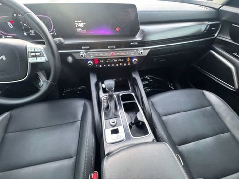 Used 2023 Kia Telluride LX FWD image 3