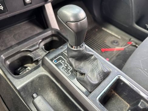 Used 2018 Toyota Tacoma TRD Sport AWD/4WD image 30