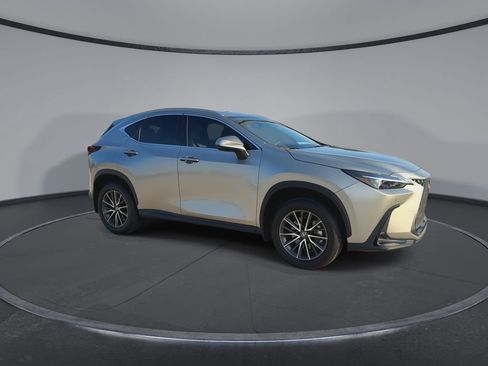 Used 2024 Lexus NX 250 FWD image 2