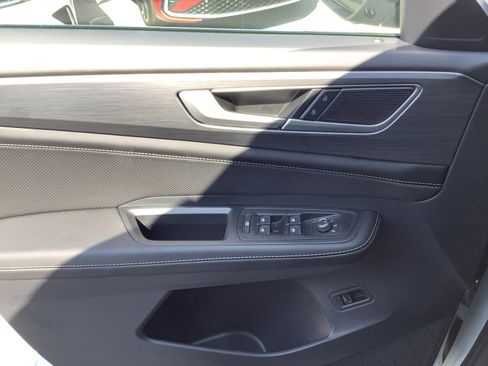 New 2026 Volkswagen Atlas Cross Sport SE image 28