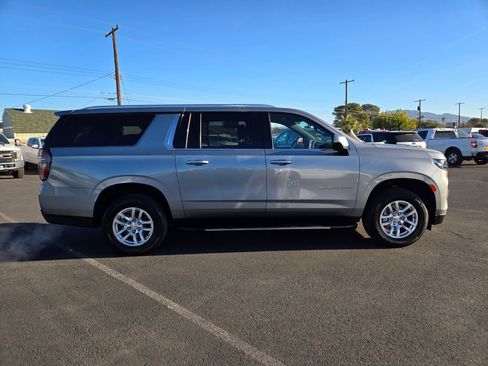 Used 2024 Chevrolet Suburban LT image 7