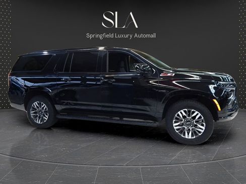 Used 2025 Chevrolet Suburban Z71 AWD/4WD image 4