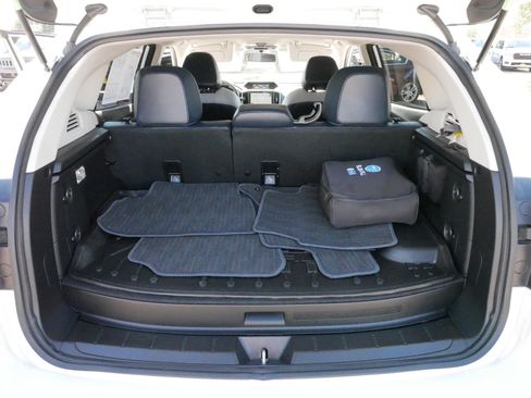Used 2021 Subaru Crosstrek Hybrid w/ Moonroof Package w/Navigation AWD/4WD image 18