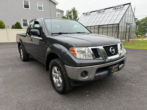Used 2010 Nissan Frontier SE w/ SE Value Truck Pkg image 9