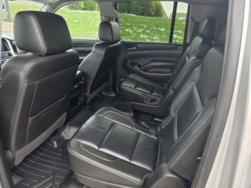 Used 2020 Chevrolet Suburban LT image 13