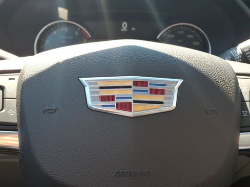 Certified 2023 Cadillac XT4 Luxury w/ Cold Weather Package AWD/4WD image 17