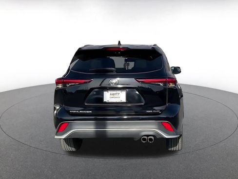 Used 2025 Toyota Highlander XSE image 12