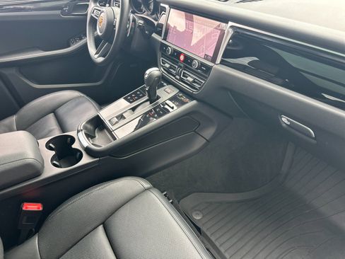 Used 2022 Porsche Macan image 16