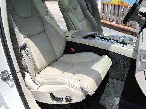 Used 2023 Volvo XC60 B6 Ultimate w/ Protection Package Premier AWD/4WD image 38