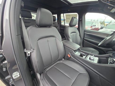 New 2025 Jeep Grand Cherokee Limited AWD/4WD image 13