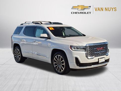 Used 2021 GMC Acadia Denali w/ Denali Ultimate Package AWD/4WD image 3