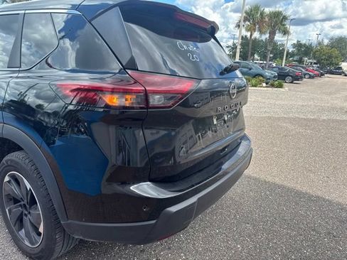 Used 2025 Nissan Rogue SV FWD image 8
