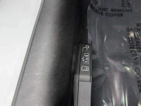 Used 2022 Chevrolet Corvette Stingray Premium Cpe w/ Z51 Performance Package image 21