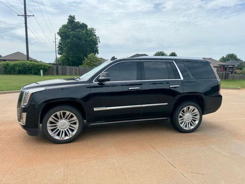 Used 2015 Cadillac Escalade Platinum AWD/4WD image 3
