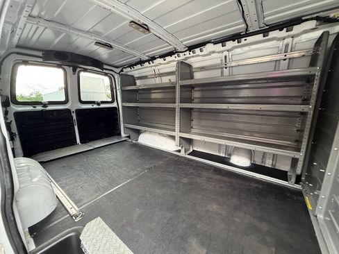 Used 2019 Chevrolet Express 3500 w/ Driver Convenience Package image 10