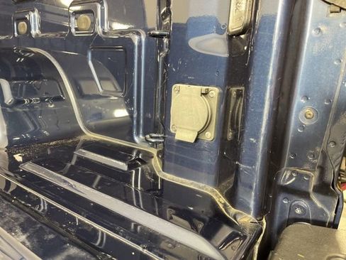 Used 2022 Chevrolet Silverado 1500 LT AWD/4WD image 43