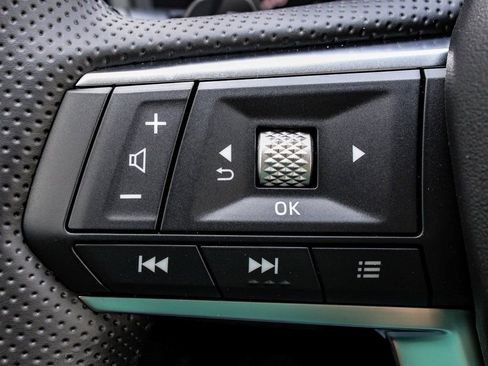 New 2025 Mitsubishi Outlander SE image 27