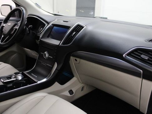Certified 2019 Ford Edge Titanium AWD/4WD image 5