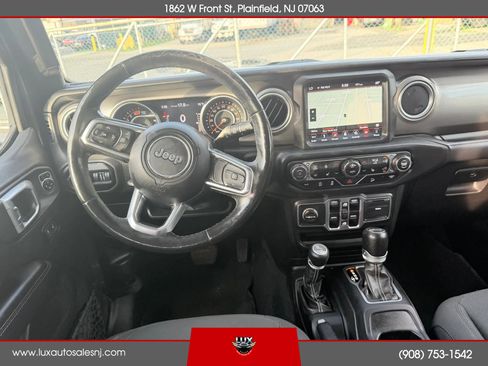 Used 2018 Jeep Wrangler Unlimited Sahara AWD/4WD image 30