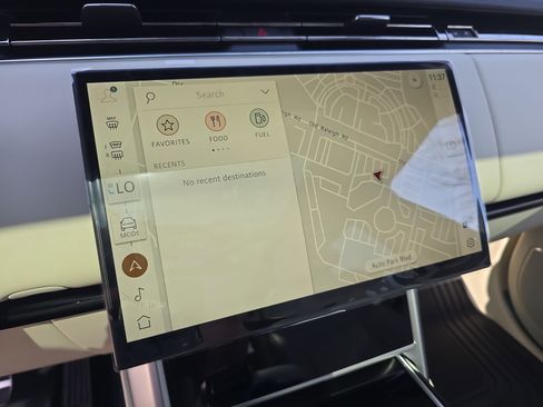 New 2026 Land Rover Range Rover Long Wheelbase SE image 22