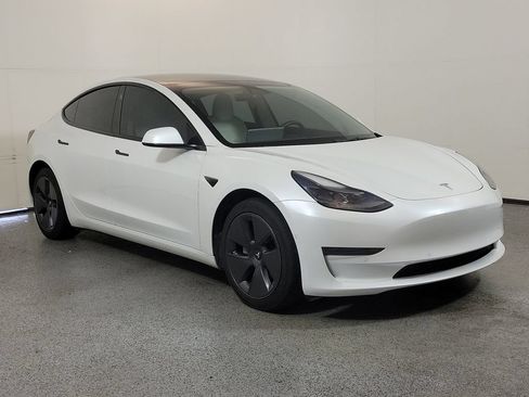 Used 2022 Tesla Model 3 Standard Range RWD image 1