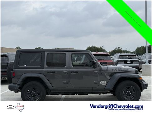 Used 2018 Jeep Wrangler Unlimited Sport AWD/4WD image 3