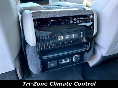 Used 2022 Jeep Wagoneer Series III AWD/4WD image 10