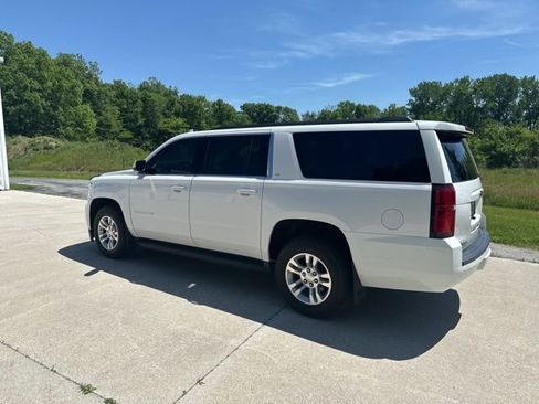 Used 2020 Chevrolet Suburban LT AWD/4WD image 4