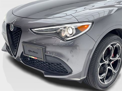 Used 2022 Alfa Romeo Stelvio Veloce image 5