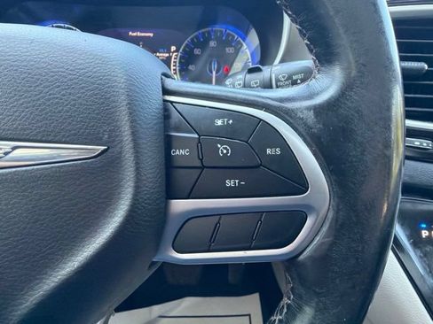 Used 2020 Chrysler Pacifica Touring-L Plus FWD image 31