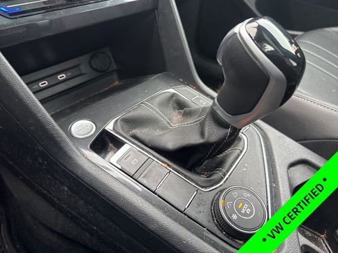 Certified 2022 Volkswagen Tiguan SE R-Line image 24