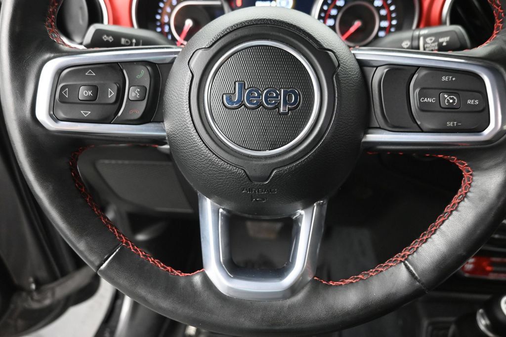 Used 2022 Jeep Wrangler Unlimited Rubicon w/ Cold Weather Group AWD/4WD image 17