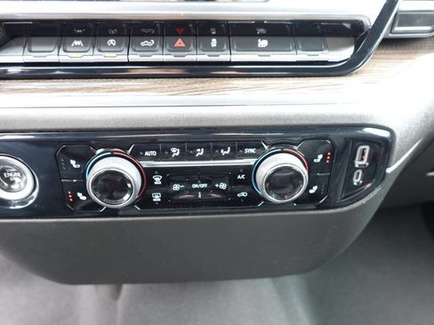 Used 2023 Chevrolet Silverado 1500 LT AWD/4WD image 45