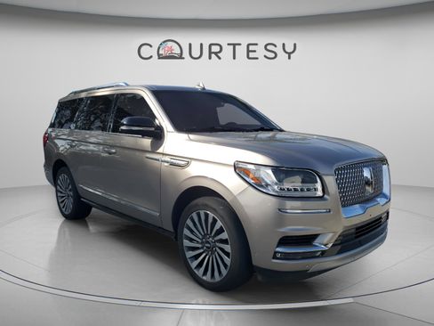 Used 2020 Lincoln Navigator Reserve w/ Luxury Package AWD/4WD image 4