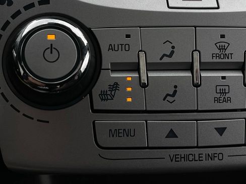 Used 2017 Chevrolet Equinox Premier w/ Enhanced Convenience Package FWD image 6
