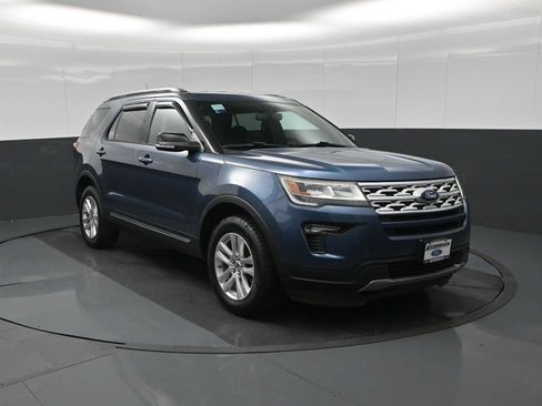 Used 2018 Ford Explorer XLT w/ Equipment Group 201A image 2