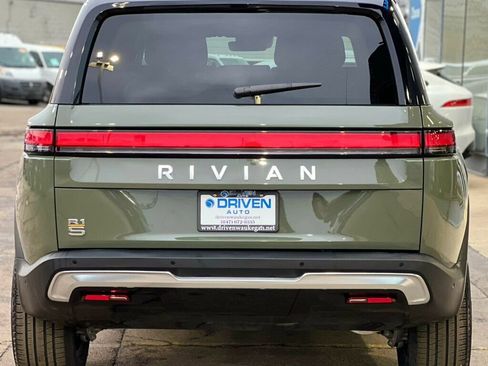 Used 2023 Rivian R1S Launch Edition image 4
