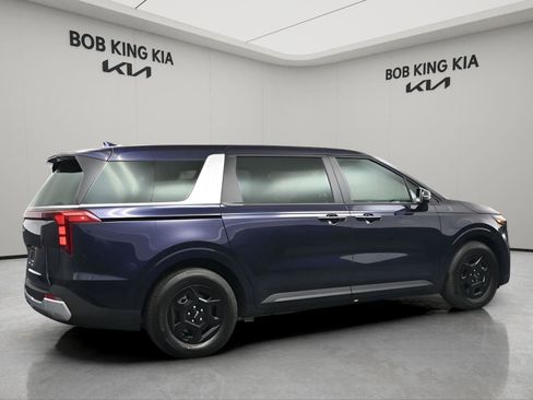 New 2026 Kia Carnival LX FWD image 4
