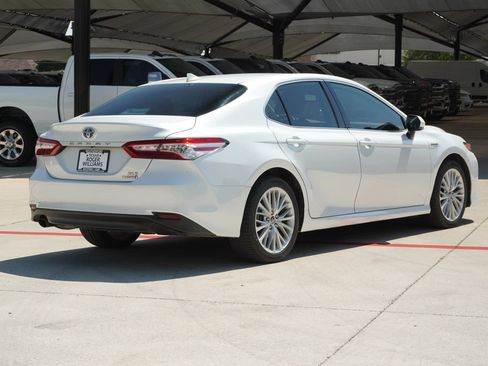 Used 2020 Toyota Camry XLE FWD image 5