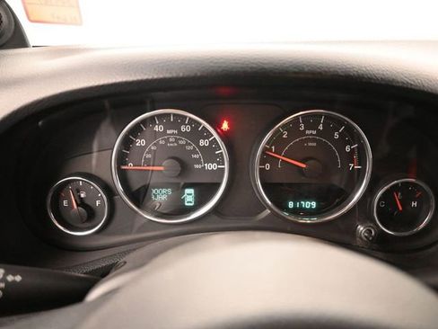 Used 2012 Jeep Wrangler Unlimited Sahara image 14