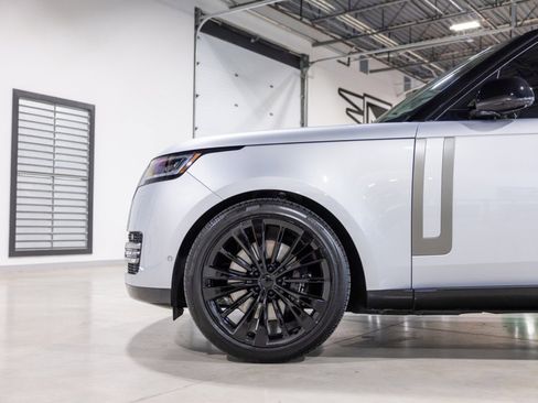 Used 2025 Land Rover Range Rover SE image 18