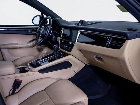 Used 2023 Porsche Macan image 7