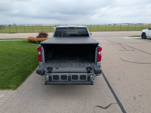Used 2023 Chevrolet Silverado 1500 LT AWD/4WD image 10