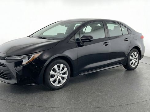Used 2025 Toyota Corolla LE image 3
