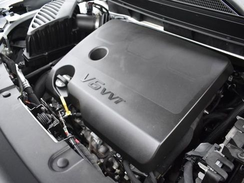 Certified 2023 Chevrolet Traverse LT FWD image 38
