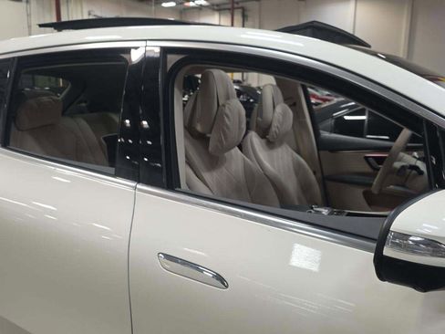 Used 2023 Mercedes-Benz EQS 580 4MATIC SUV w/ Pinnacle Trim Package image 22