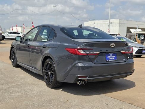 Used 2025 Toyota Camry SE FWD image 7