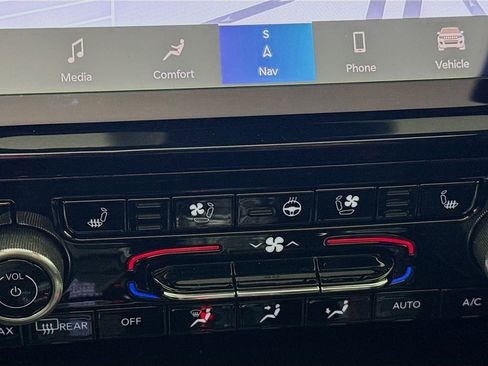 Used 2021 Jeep Grand Cherokee L Overland w/ Luxury Tech Group IV image 22